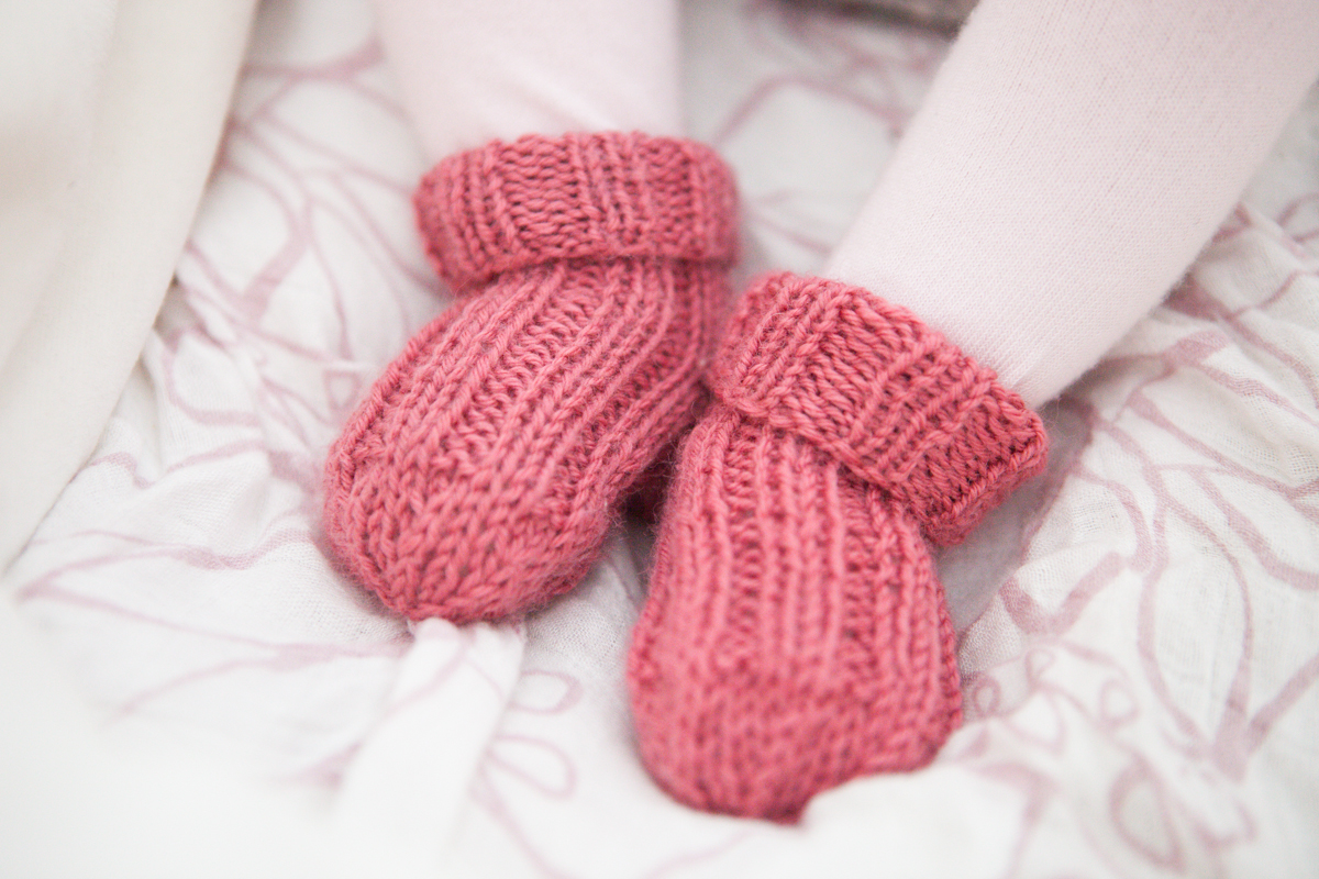 Les chaussettes bébé au tricot