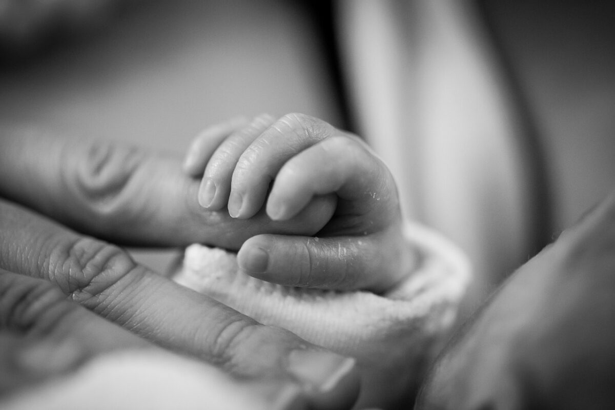 Idées de cadeaux de naissance : sélection douce et éthique pour bébé